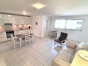 TV - Zentral am See 504 by Interhome (Locarno)