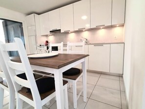 Dining - Zentral am See 504 by Interhome (Locarno)