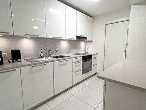 Fridge, oven, dishwasher, cookware/dishes/utensils - Süsse Wohnung Apt 106 by Interhome (Locarno)