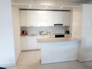 Fridge, dishwasher, cookware/dishes/utensils - Modern mit atemberaubendem Seeblick Apt 406 by Interhome (Locarno)