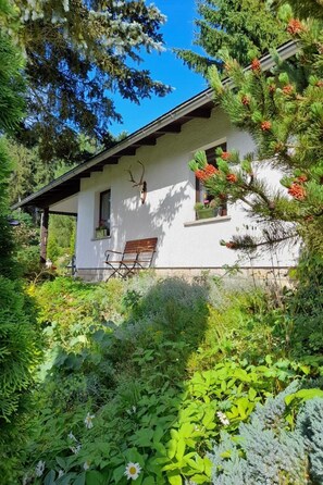 Property grounds - Am Wald gelegenes Ferienhaus "Wolf" mit Kamin by Interhome (Bad Elster)