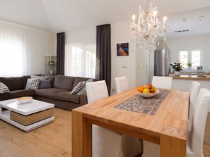 Dining - Luxuriöse Steinvilla mit privatem Swimmingpool und herrlichem Meerblick by Interhome (Podstrana)