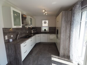 Fridge, microwave, oven, dishwasher - Träumen unter Reet by Interhome (Rerik)