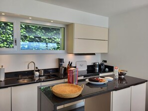 Fridge, oven, dishwasher, cookware/dishes/utensils - Casa Croevi by Interhome (Lugano)