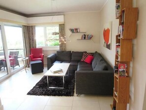 TV, DVD player - Exklusives Apartment, am Luganersee, mit Außenpool by Interhome (MAROGGIA)