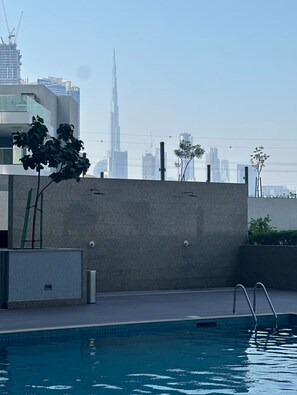 Pool - Cozy 1-bedroom apartment in excellent view near dubai mall , burj khalifa (Dubai)