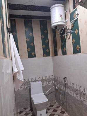 Double Room | Bathroom | Shower, free toiletries - A K Palace (Ayodhya)