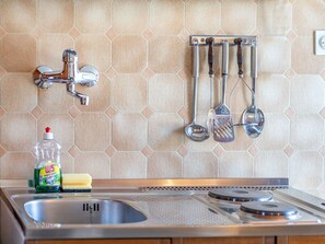 Fridge, cookware/dishes/utensils - Große Ferienwohnung in Vodice mit Eigenem Balkon by Interhome (Vodice)