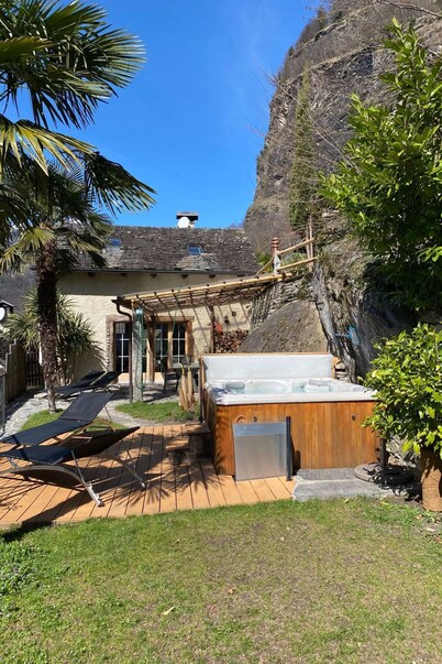 Top -Rustico mit Aussenwhirlpool beheizt und Sauna by Interhome