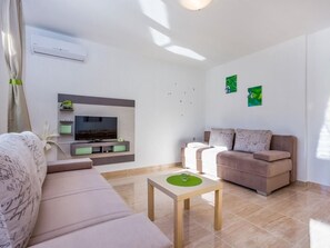 TV - Haus in Dramalj mit gemeinschaftlichem Pool by Interhome (Crikvenica/Dramalj)