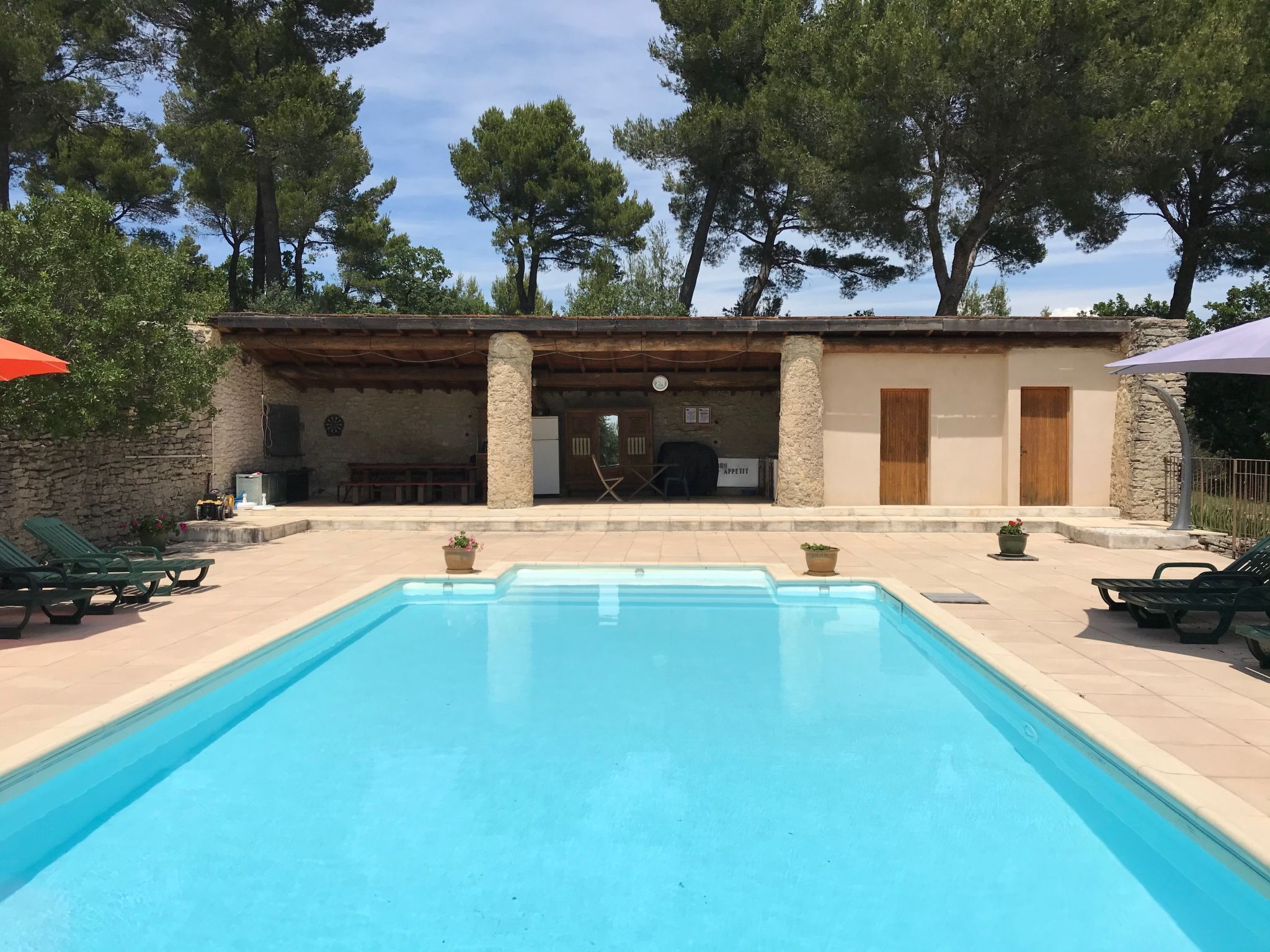 حمّام سباحة مُدفَّأ