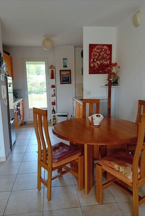 Dining - "La Vigneraie 2" (Weinberg) by Interhome (Narbonne-Plage)