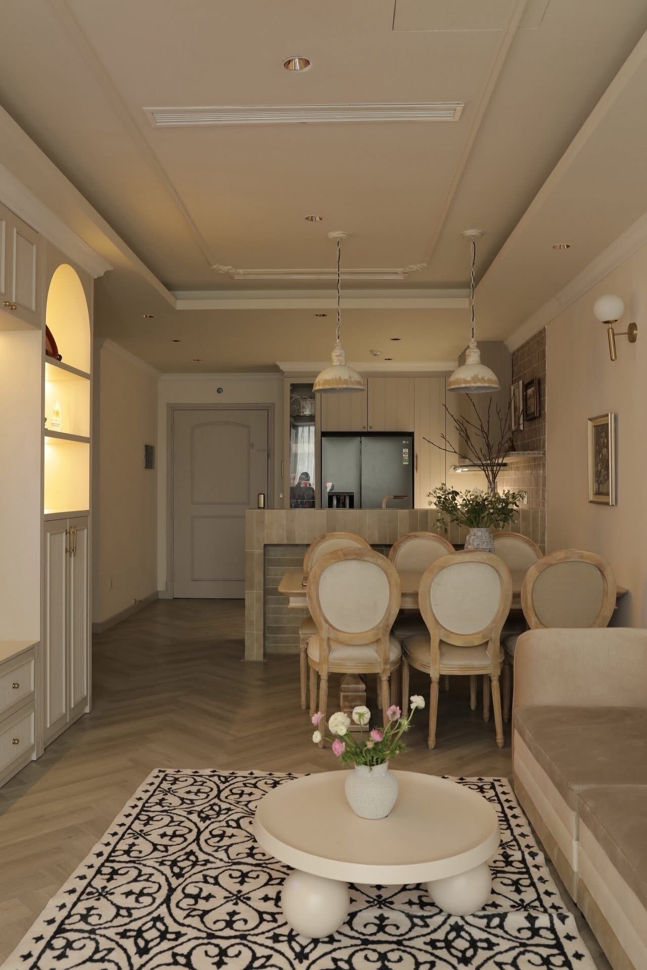 Business Apartment, Bathtub | Living area | 45-inch Smart TV with digital channels, fireplace, Netflix