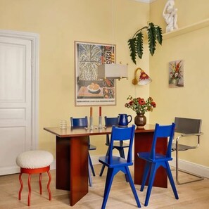 Studio tiện nghi đơn giản, bếp nhỏ | Bộ trải giường bằng vải cotton Ai Cập, bộ đồ giường cao cấp 