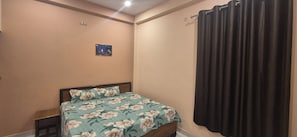 Habitación Deluxe doble | Camas supletorias, wifi gratis, ropa de cama
