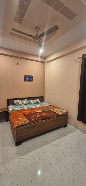 Habitación Deluxe doble | Camas supletorias, wifi gratis, ropa de cama