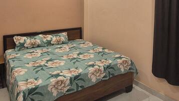 Quarto casal luxo | Camas extras/dobráveis (sobretaxa), Wi-Fi de cortesia, roupa de cama