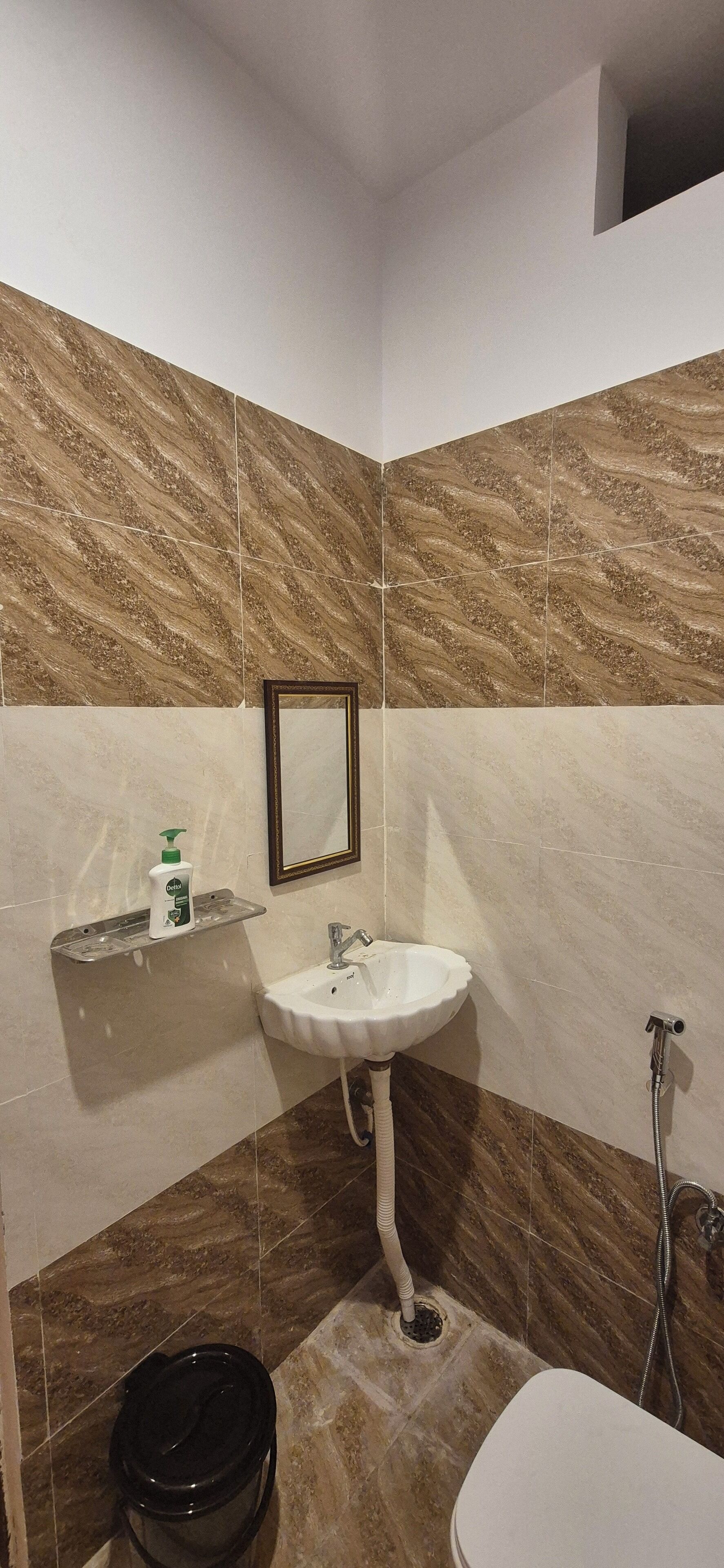 Deluxe Double Room | Bathroom | Shower, bidet, towels, soap