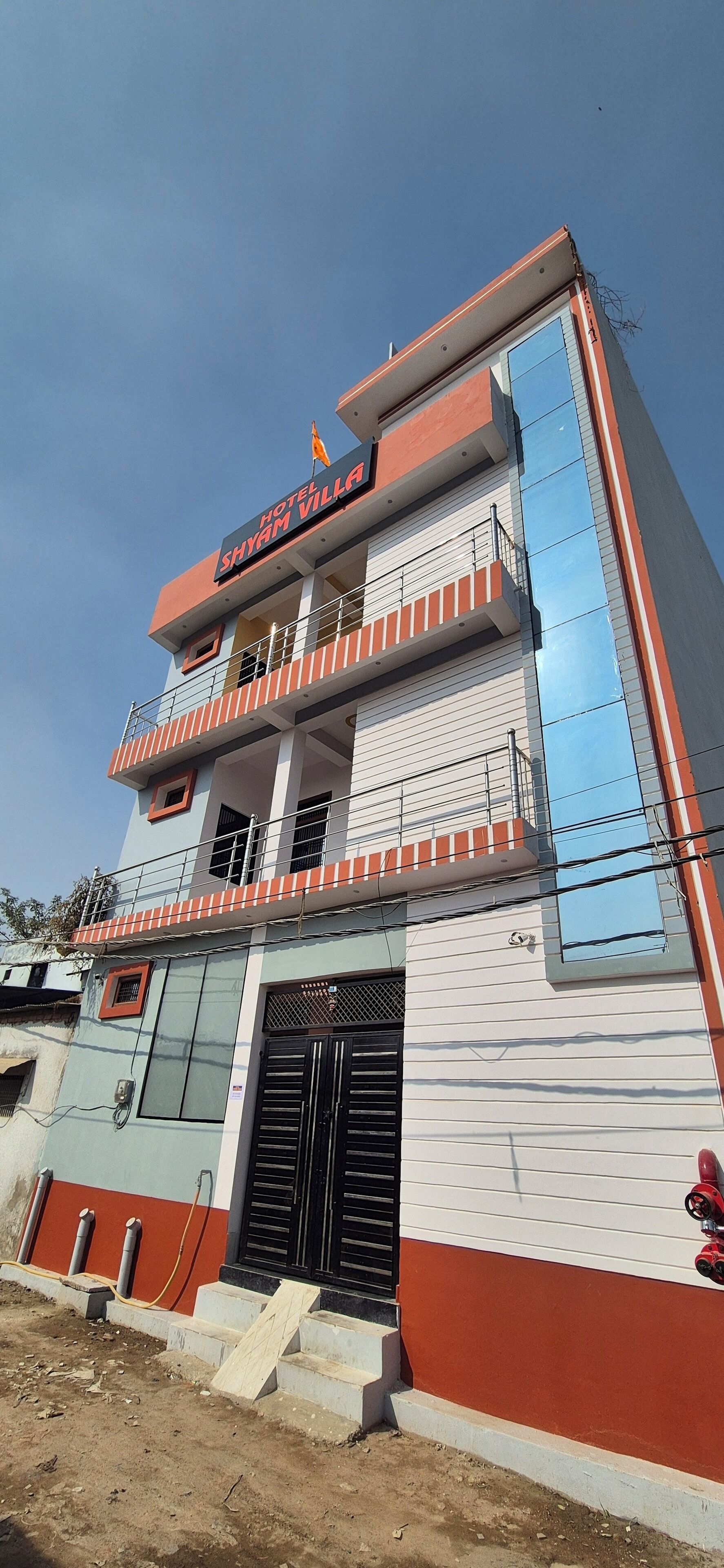 Mặt tiền nơi lưu trú