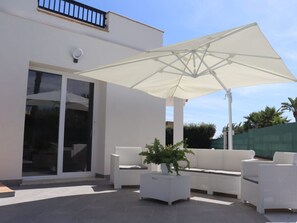 Terrace/patio - "Die Perle Siziliens" mit Salz-Infiltrationspool by Interhome (Campobello di Mazara)