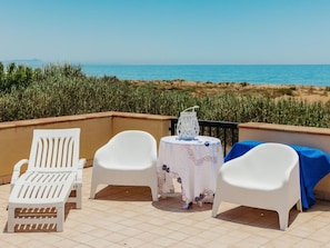 Outdoor dining - "Die Perle Siziliens" mit Salz-Infiltrationspool by Interhome (Campobello di Mazara)