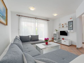 TV - Viktoria by Interhome (Poreč)