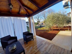 Terrace/patio - Gemütlicher Familienausflug in einem ruhigen Vorort von Pula by Interhome (Pula)