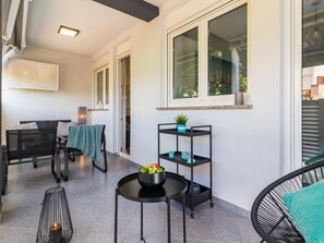 Outdoor dining - Wohnung mit Blick auf das Wasser by Interhome (Pula)
