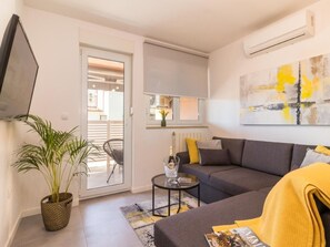 TV - Wohnung mit Blick auf das Wasser by Interhome (Pula)