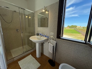 Bathroom - Kitehaus La Palma von Holiday World by Interhome (Marsala)
