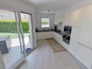 Réfrigérateur, micro-ondes, four, lave-vaisselle