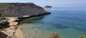 La Invincible Terreros in der 1. Reihe des Strandes by Interhome