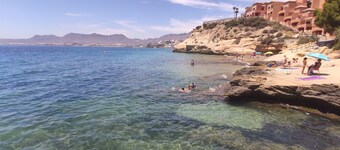 La Invincible Terreros in der 1. Reihe des Strandes by Interhome