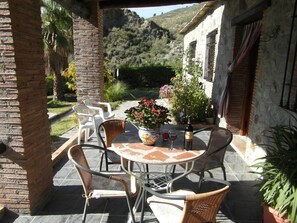 Outdoor dining - mit umzaunten Garten und privat Pool in der Nähe von Granada by Interhome (Orgiva)