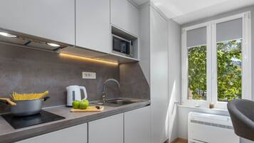 Fridge, microwave, oven, dishwasher