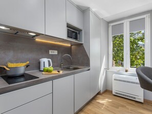 冷蔵庫、電子レンジ、オーブン、食器洗い機