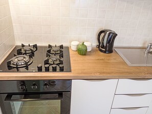Fridge, oven, cookware/dishes/utensils - mit Blick auf das Wasser by Interhome (Pula/Banjole)