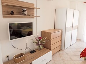Interior - mit Blick auf das Wasser by Interhome (Pula/Banjole)