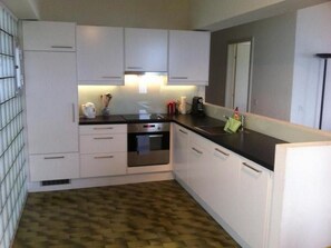 Fridge, oven, dishwasher, cookware/dishes/utensils - mit Panorama-Sicht und Schwimmbad by Interhome (Locarno)