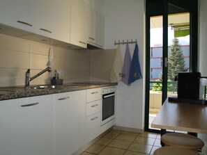 Fridge, oven, dishwasher, cookware/dishes/utensils - Casa Robinia by Interhome (Locarno)