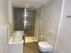 Bathroom - Appartementhaus Onyx - zentrale, ruhige Lage by Interhome (Locarno)