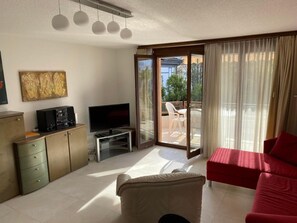 TV, DVD player - Appartementhaus Onyx - zentrale, ruhige Lage by Interhome (Locarno)