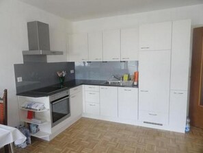 Réfrigérateur, four, lave-vaisselle