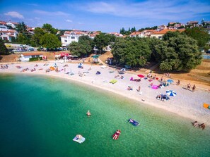 Beach - Wohnung in Pješčana Uvala, 500 m vom Strand entfernt by Interhome (Pula/Banjole)