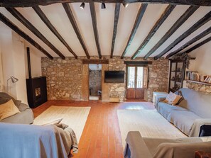 TV, fireplace - Casa Rural "El Callís" mit Bergblick by Interhome (La Vall de Bianya)