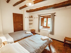 Internet - Casa Rural "El Callís" mit Bergblick by Interhome (La Vall de Bianya)