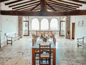 Dining - Casa Rural "El Callís" mit Bergblick by Interhome (La Vall de Bianya)