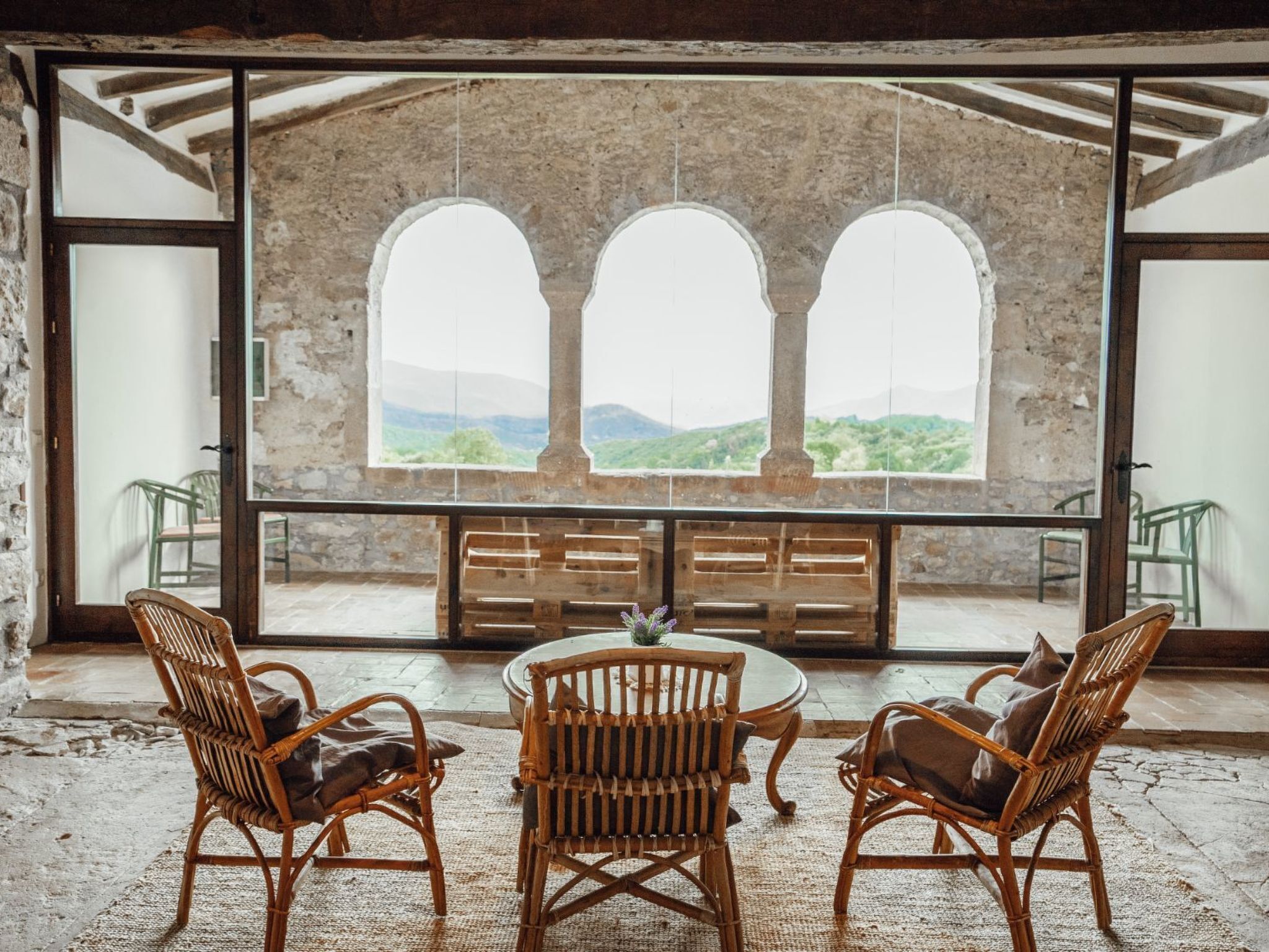 المنشأة من الداخل