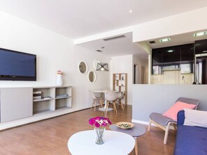 TV - Wohnung in Gracia mit privatem Pool by Interhome (Barcelona)
