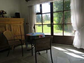 المنشأة من الداخل